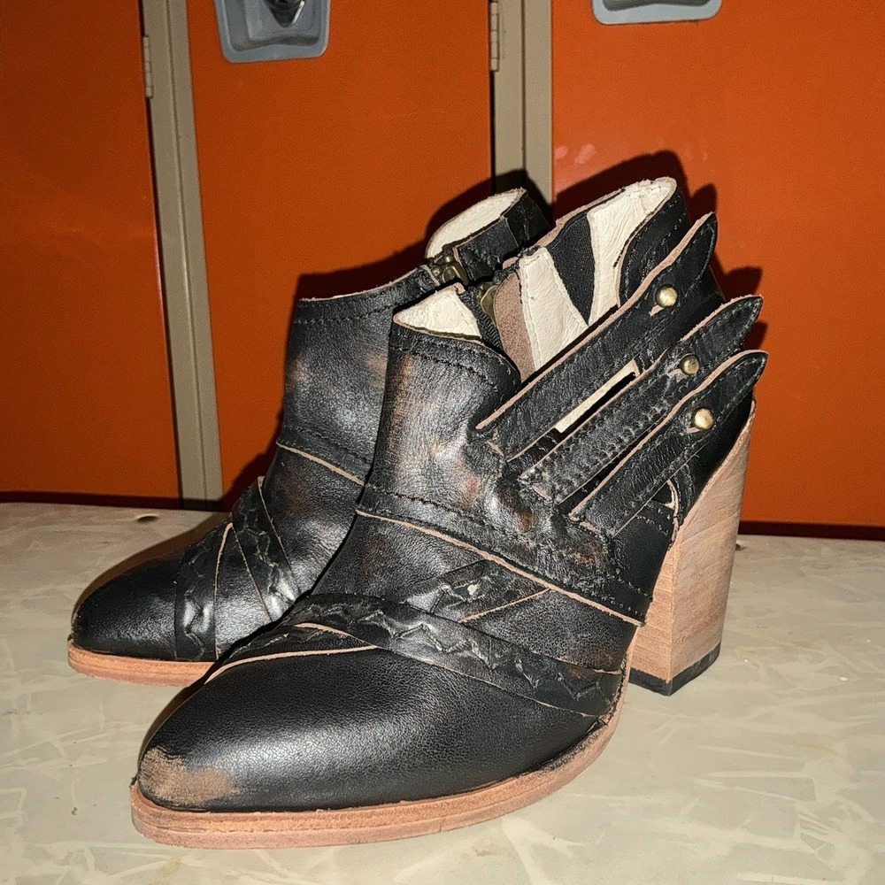 Freebird by Steven FB-Gate Studded Block Heel Shoes Booties Size 5‎